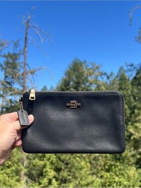 COACH Double Zip Wristlet Phone Wallet Navy Pebble Leather Gold Hardware AUTHNTC